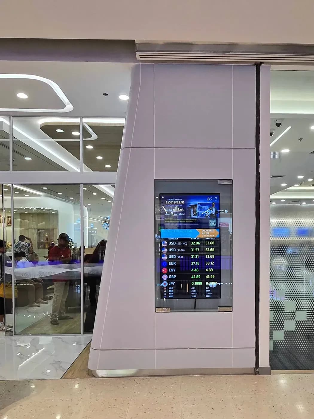งานติดตั้งป้ายและตกแต่งสื่อประชาสัมพันธ์ ธนาคารกรุงไทย (Krungthai Bank) - image 11